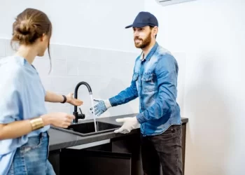 6 Signs It’s Time To Hire a Plumber