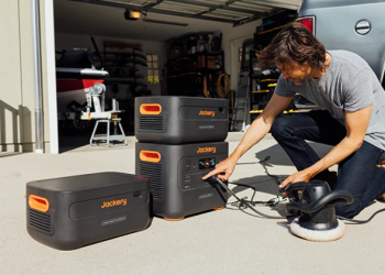 Unwrap the Gift of Solar Power: Jackery Solar Generator 2000 Plus for a Brighter Tomorrow